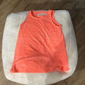 Very pretty tank top orange.